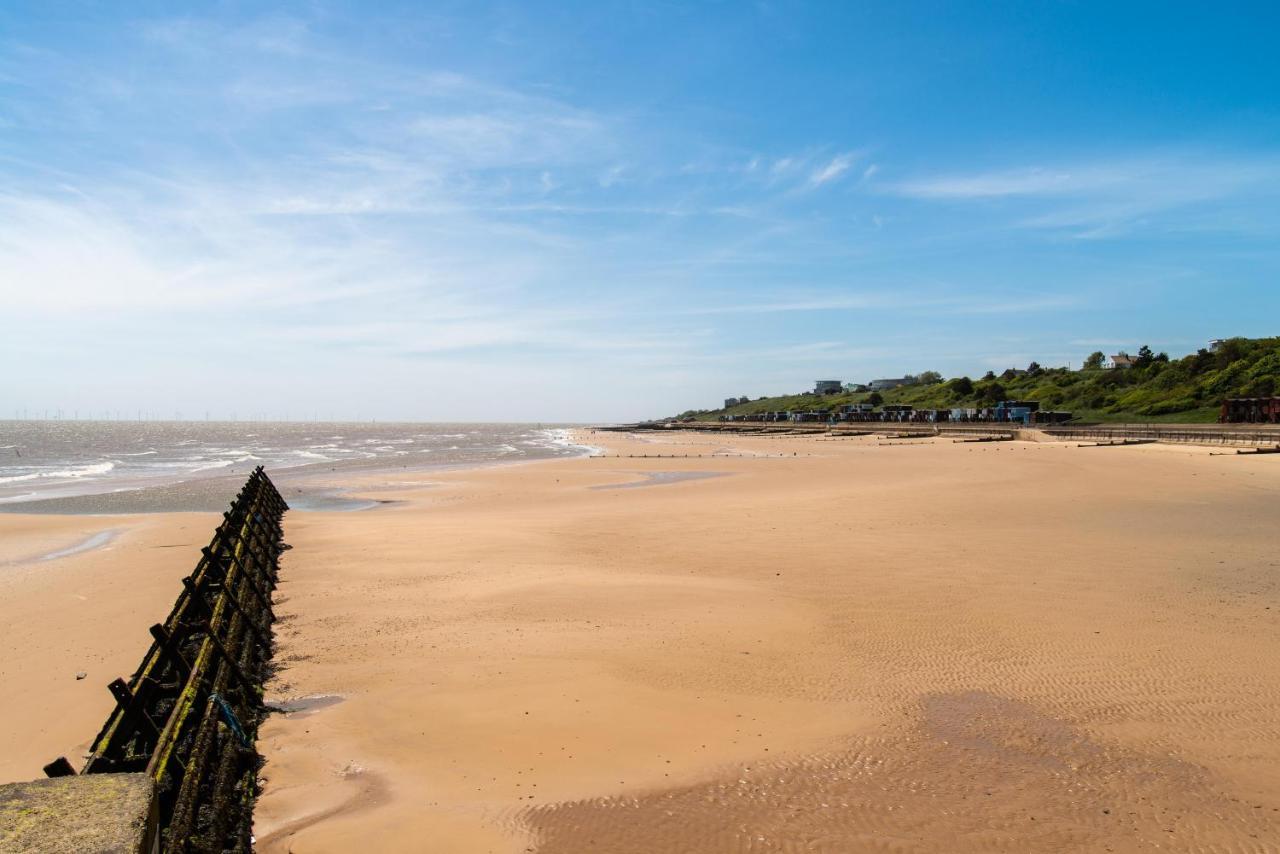 Hotel Caravan With Decking At Martello Beach Nearby Clacton-On-Sea Ref 29017Kv Exterior foto