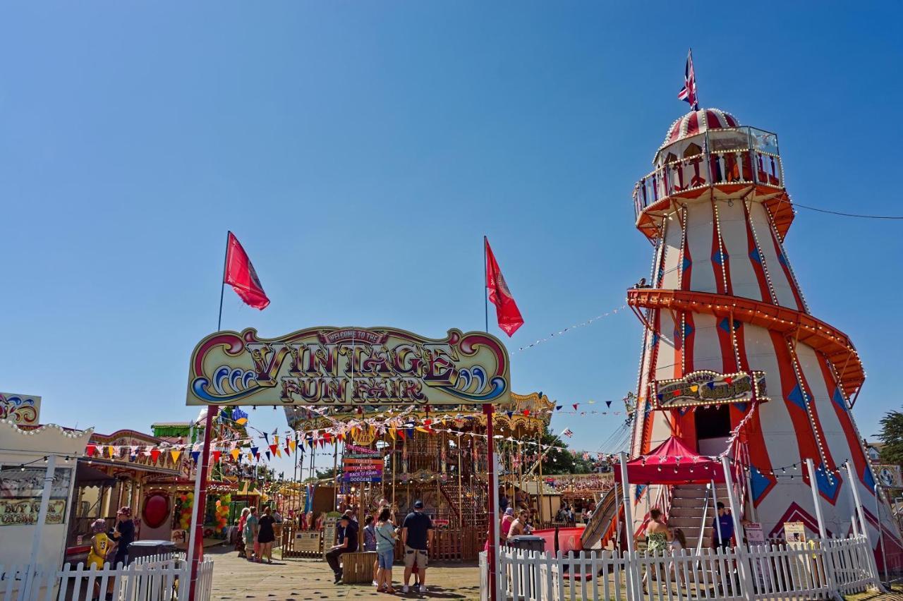 Hotel Caravan With Decking At Martello Beach Nearby Clacton-On-Sea Ref 29017Kv Exterior foto